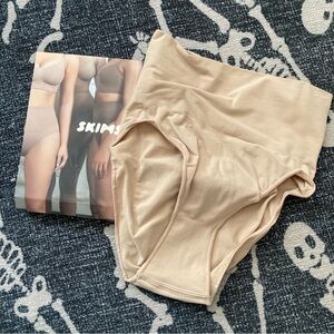 SKIMS Core Control Brief Size L/XL Clay NIB